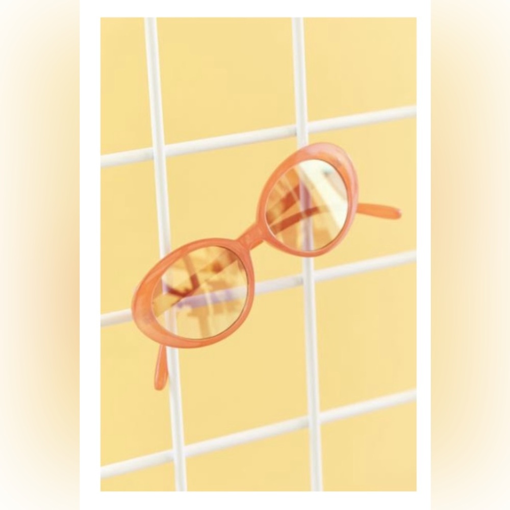 NWT Urban Outfitters Eloise Oval Sunglasses